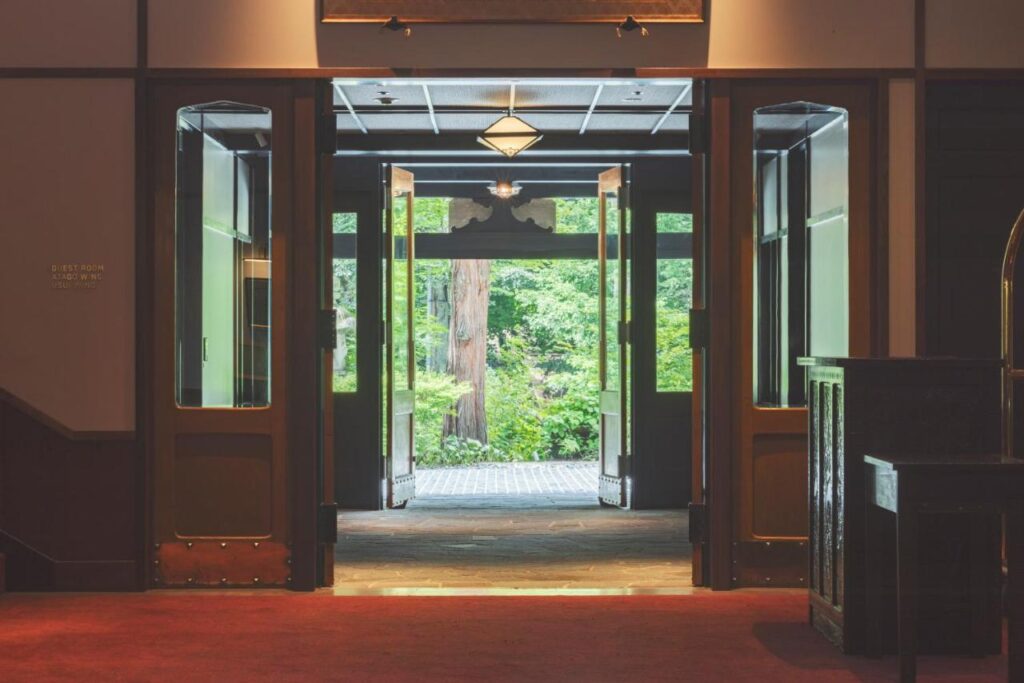 Mampei Hotel Entrance Garden View