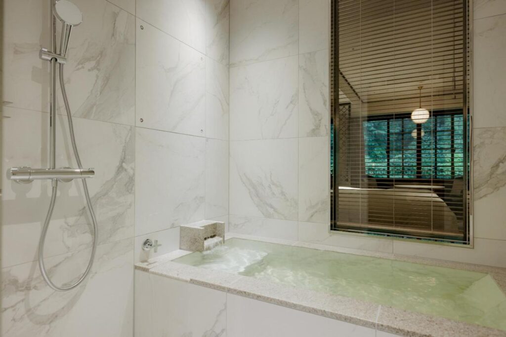 Mampei Hotel Onsen Bathroom