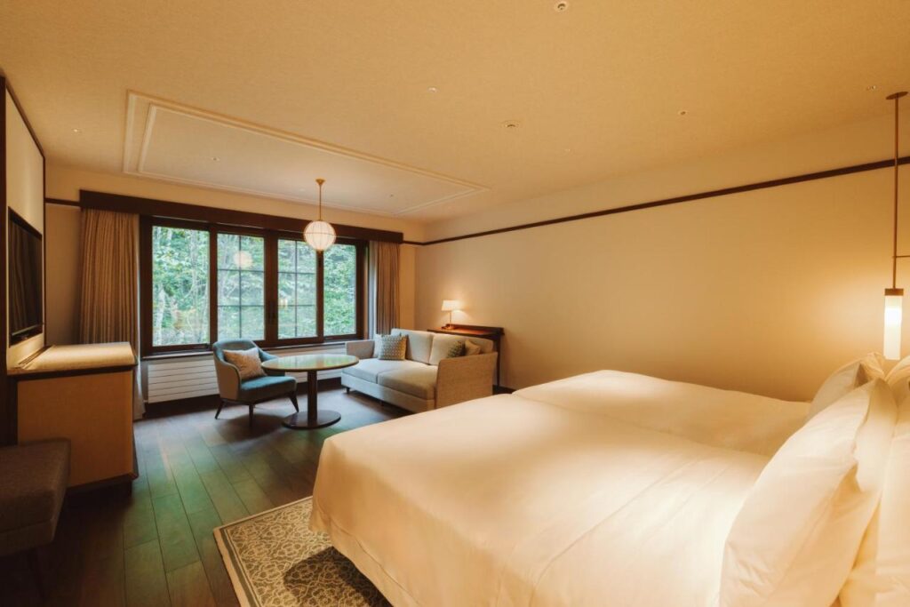 Mampei Hotel Room Sofa Bed Window