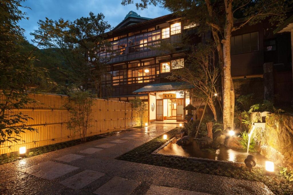 Motoyu Kansuiro Entrance Night