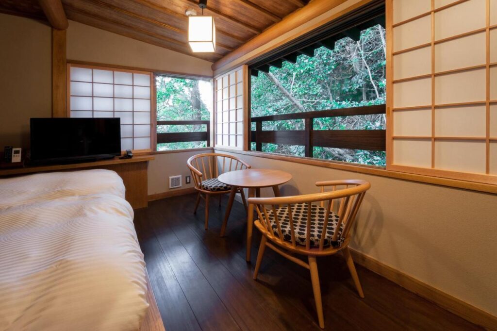 Motoyu Kansuiro Modern Room