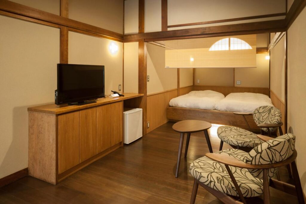Motoyu Kansuiro Modern Ryokan Room