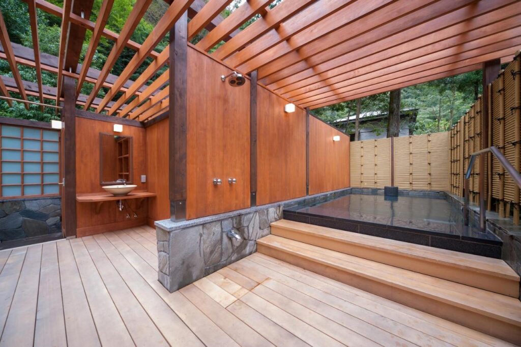 Motoyu Kansuiro Open Air Onsen