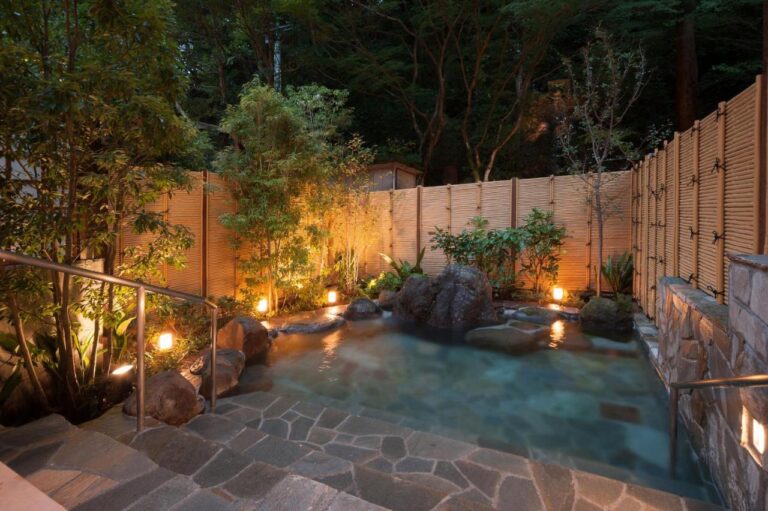 Motoyu Kansuiro Outdoor Onsen