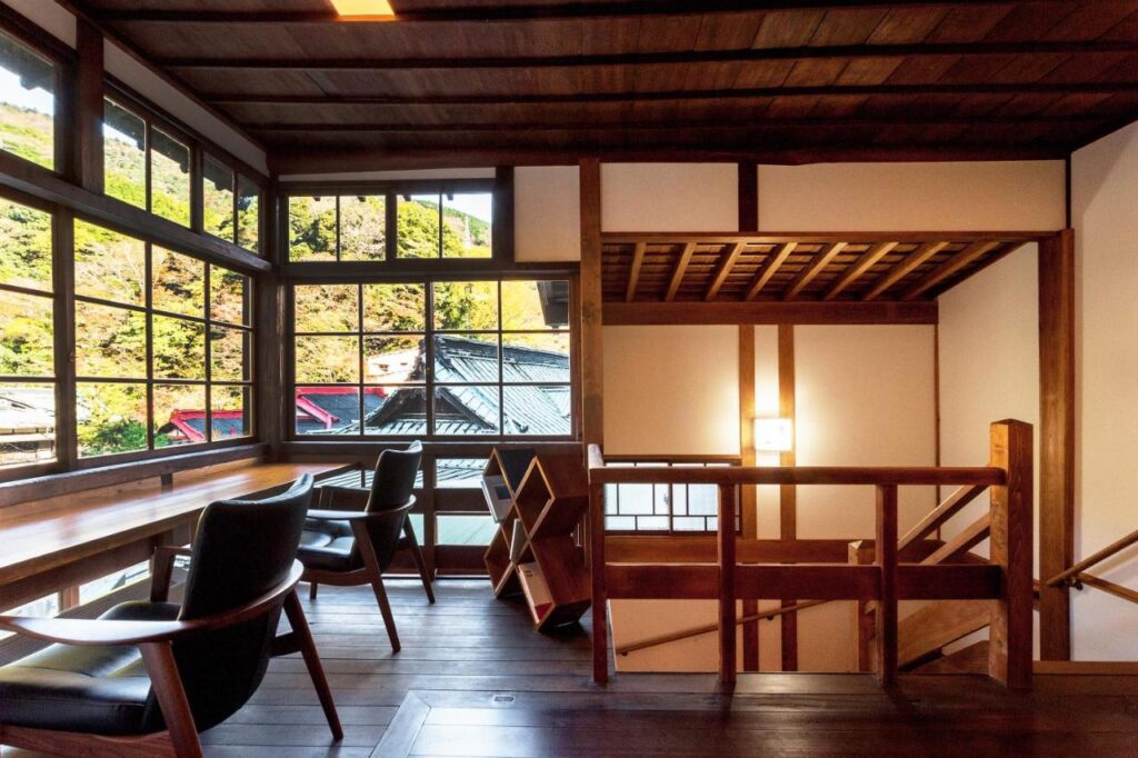 Motoyu Kansuiro Wooden Interior Window View