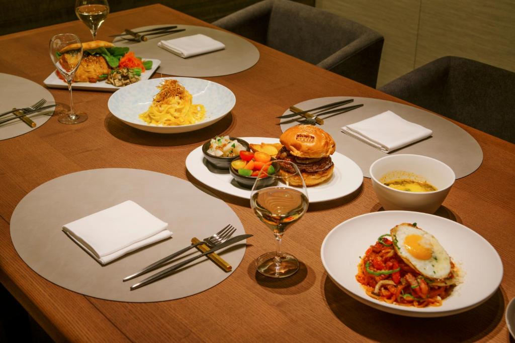 Muwa Niseko Dining Table