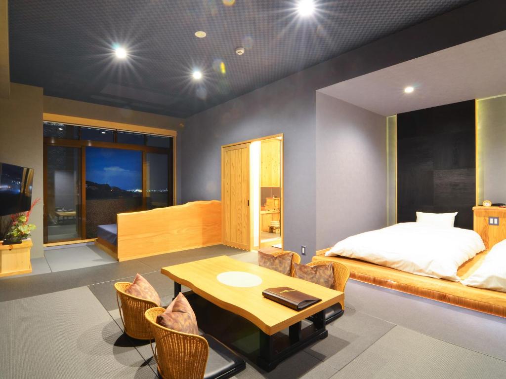 Nihon Ryokan Utsuwa Beppukannnawa Modern Room