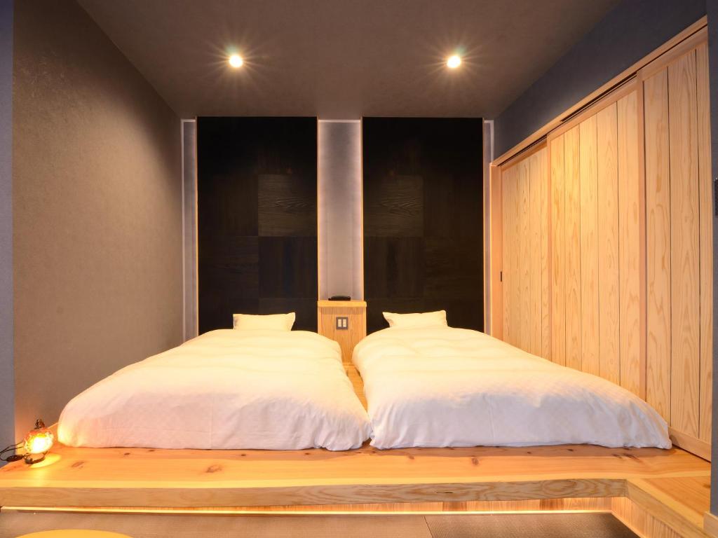 Nihon Ryokan Utsuwa Beppukannnawa Modern Twin Bedroom