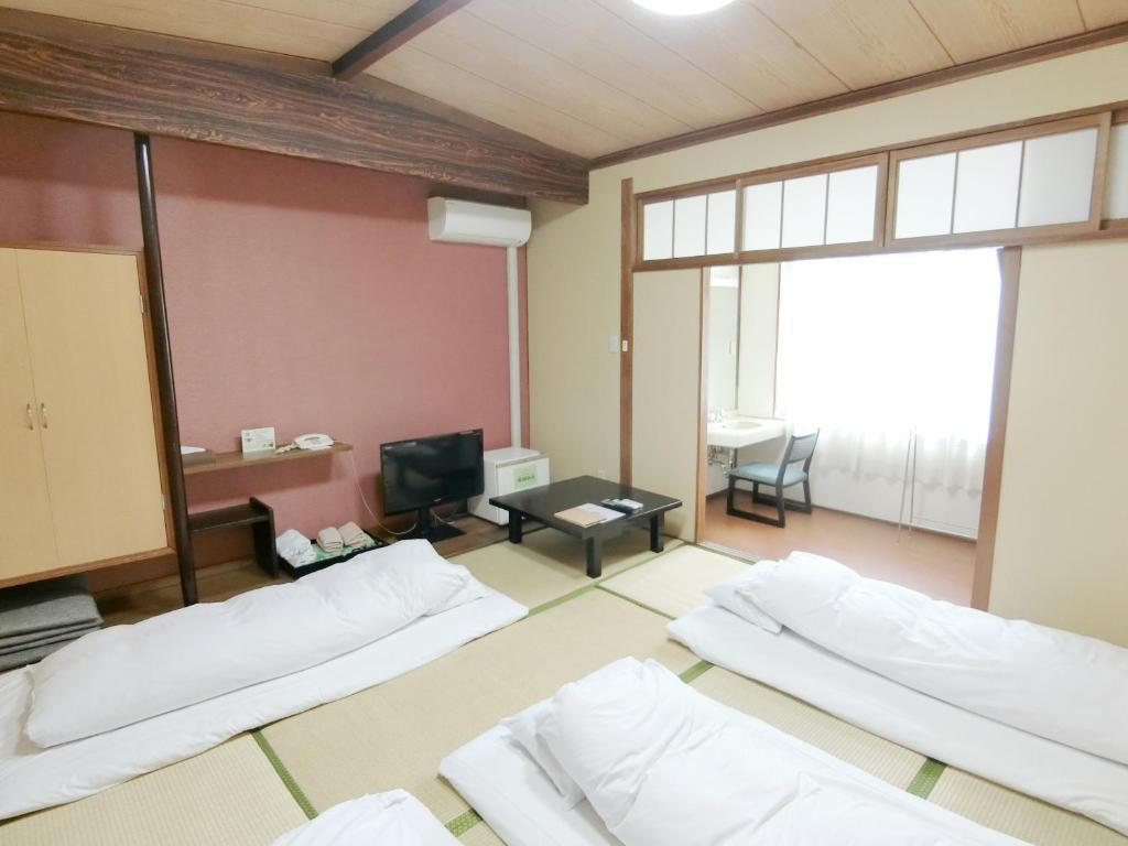 Nogamihonkan Ryokan Tatami Room Futons