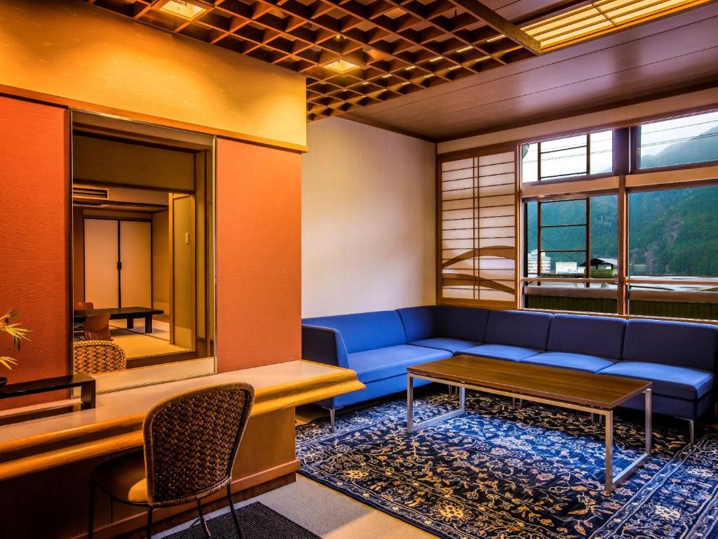 Oedo Onsen Gero Annex Lounge Tatami