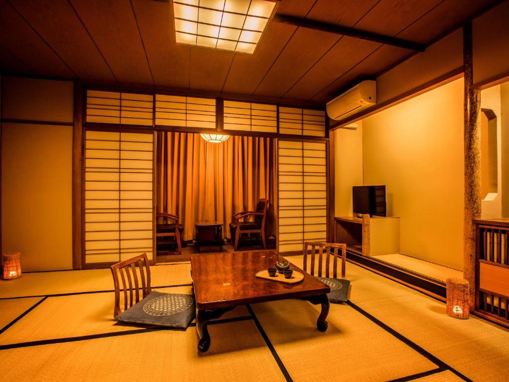 Oedo Onsen Gero Annex Tatami Room Tea Setup