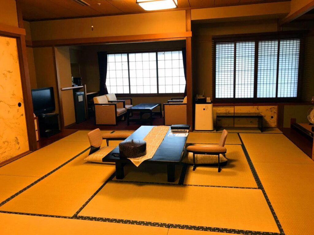 Oniyama Hotel Tatami Room Seating Area