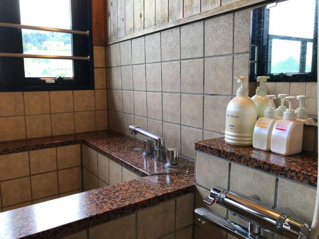 Oniyama Hotel Tiled Bathroom Sink