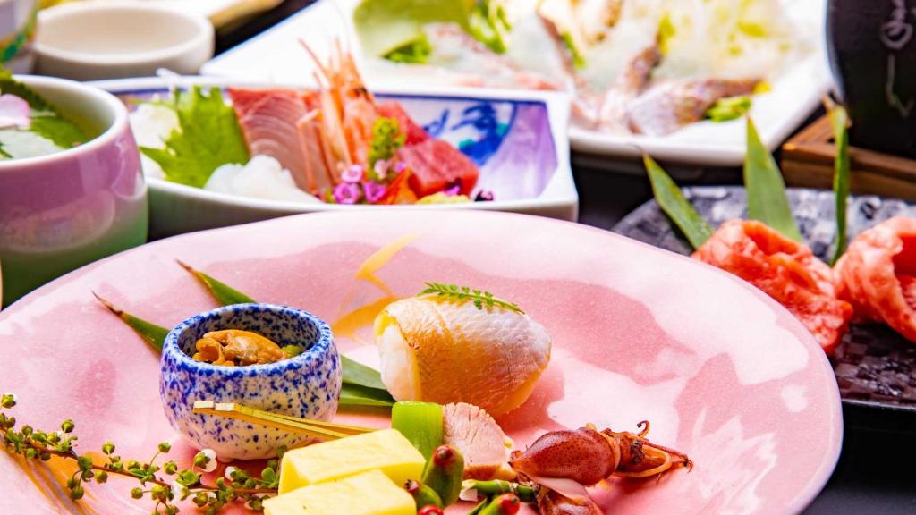 Onsen Meisou Club Fujiya Ryokan Kaiseki Dish