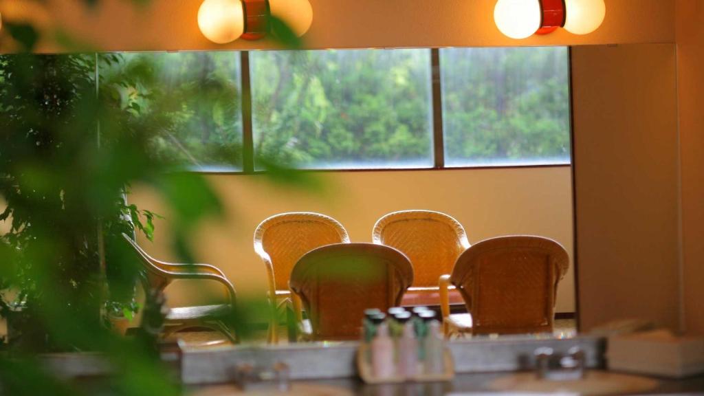 Onsen Meisou Club Fujiya Ryokan Rattan Chairs Window