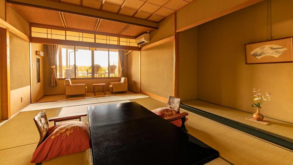 Onsen Meisou Club Fujiya Ryokan Traditional Tatami Room