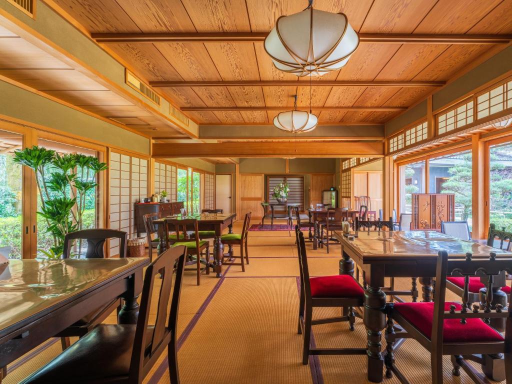 Oukai Villa Izumi Dining Room