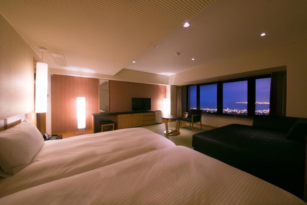 Resorpia Beppu Room Night View