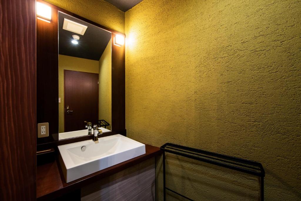 Ryokan Kiraku Bathroom Counter