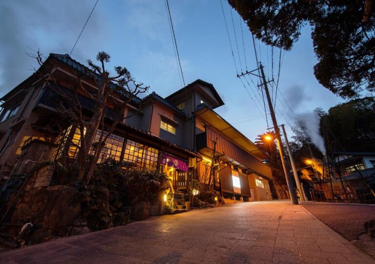 Ryokan Kiraku Exterior Evening