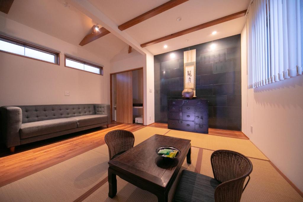 Ryokan Kunisakisou Tatami Room Sofa Table