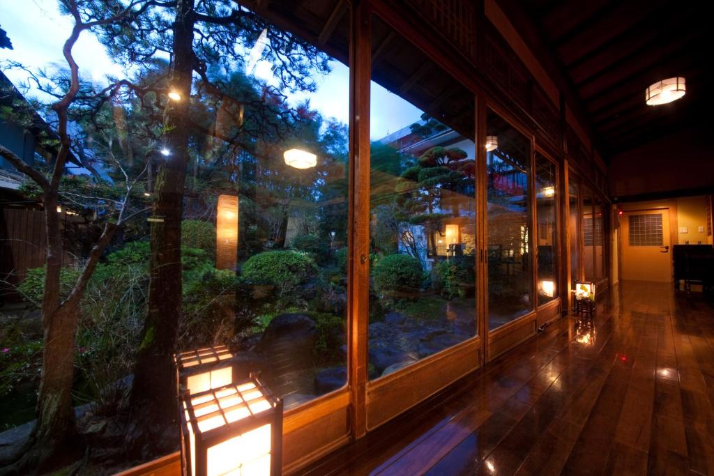 Ryokan Sennari Garden Hallway