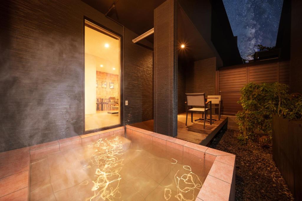Sanwa Izumi Outdoor Onsen Night
