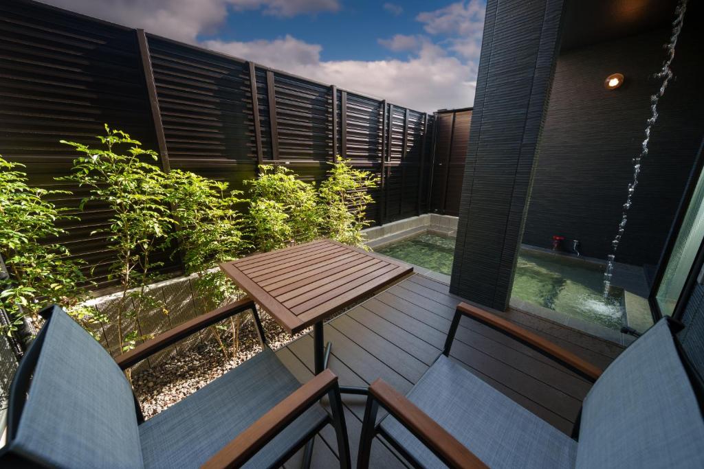 Sanwa Izumi Outdoor Onsen Patio
