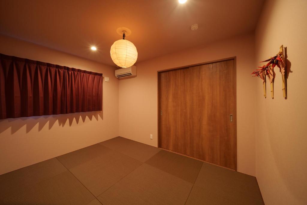 Sanwa Izumi Tatami Room Wooden Door Lantern