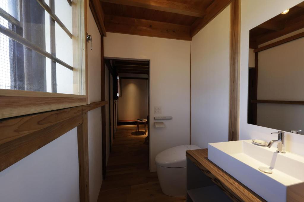 Satoyama Jujo The House Izumi Modern Bathroom