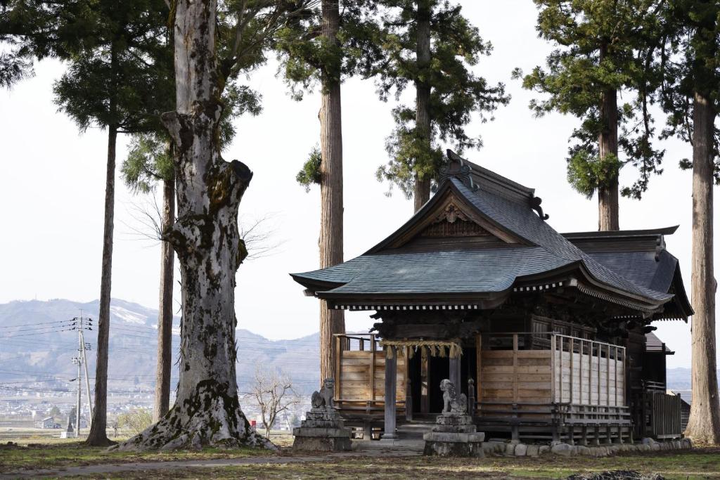 Satoyama Jujo The House Izumi Shrine Trees
