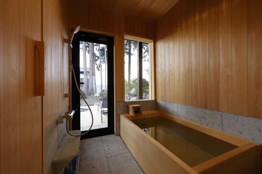 Satoyama Jujo The House Izumi Wooden Onsen
