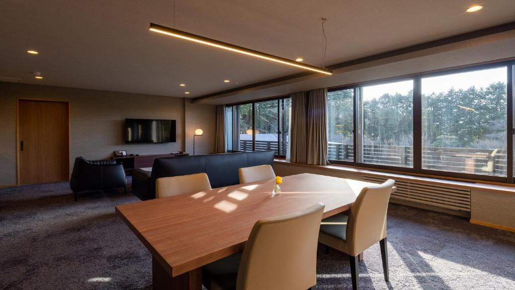 Sengokuhara Cocon Modern Living Room