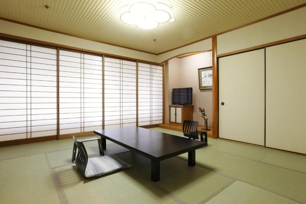 Shirahama Key Terrace Hotel Seamore Tatami Room Table Chairs