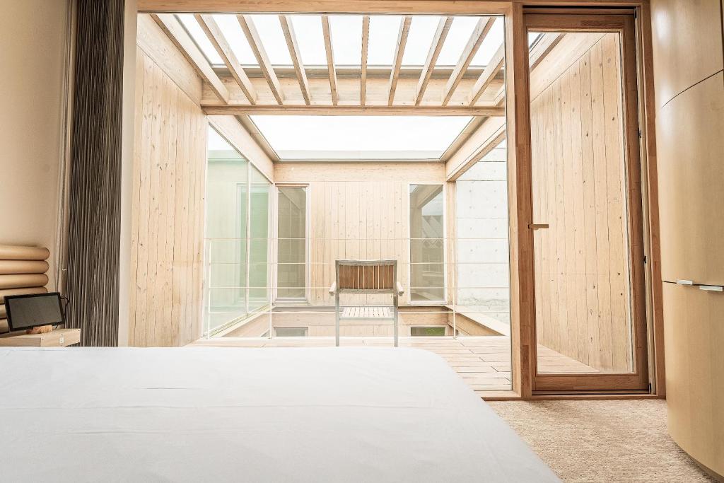 Shonai Hotel Suiden Terrasse Bedroom Wooden Interior