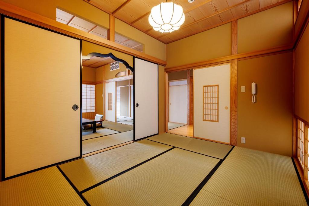 Shoraiso Tatami Room Sliding Doors