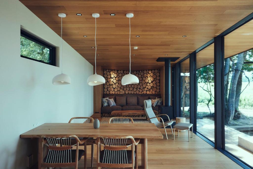 Soneka Modern Wooden Interior