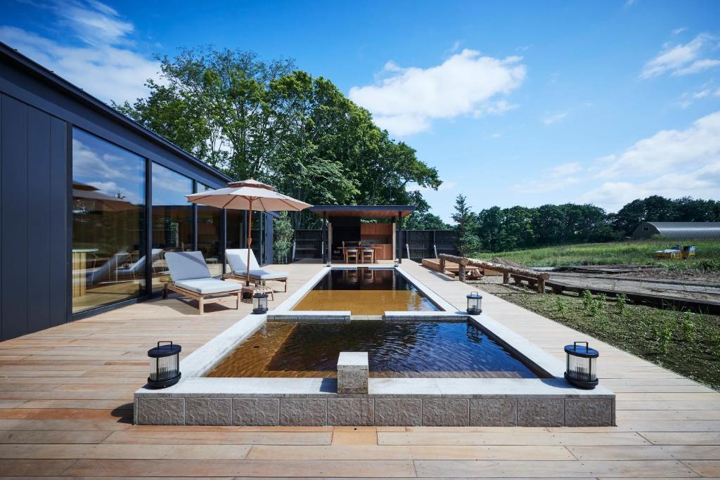 Soneka Outdoor Deck Pool