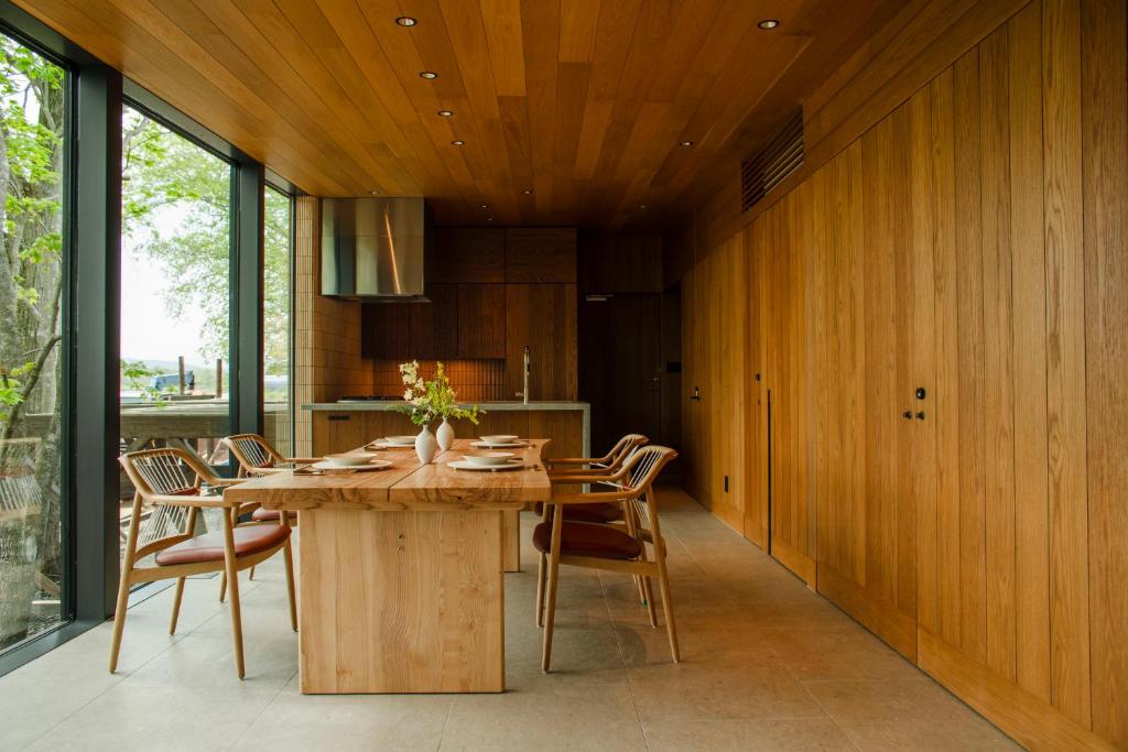 Soneka Wooden Dining Room