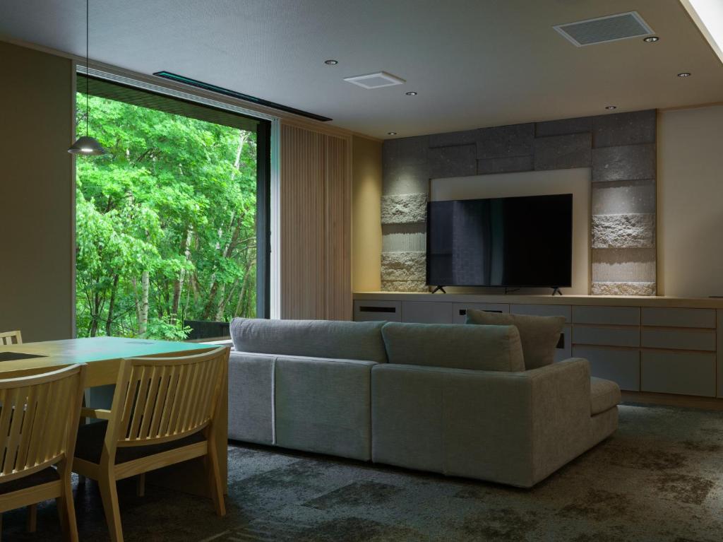 Suigan Modern Living Room