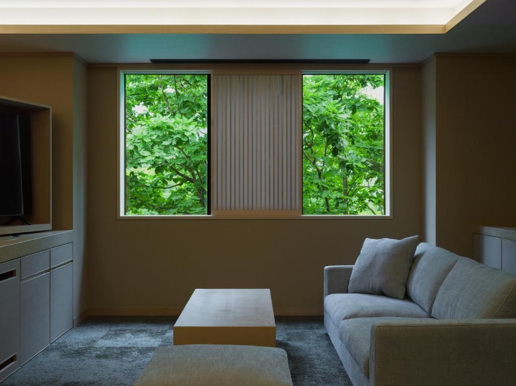 Suigan Modern Living Room