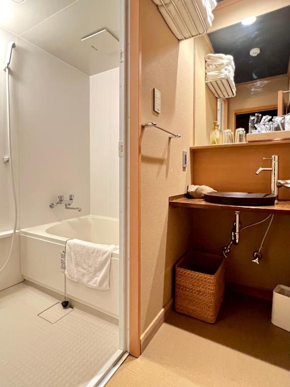 Suzuran Tengachaya Bathroom Sink Tub