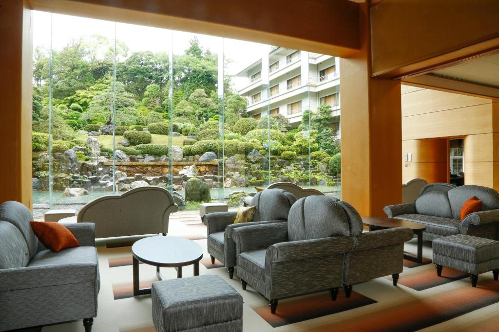 Tamatsukuri Grand Hotel Choseikaku Lobby Garden View