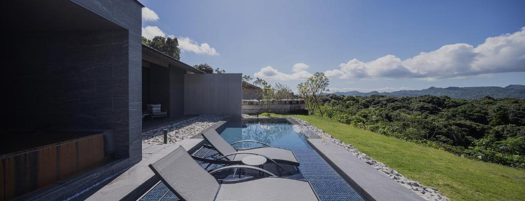Tayuta Pool Loungers Mountain View