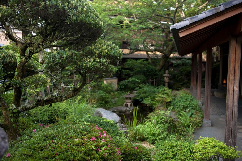 Tocen Goshoboh Japanese Garden