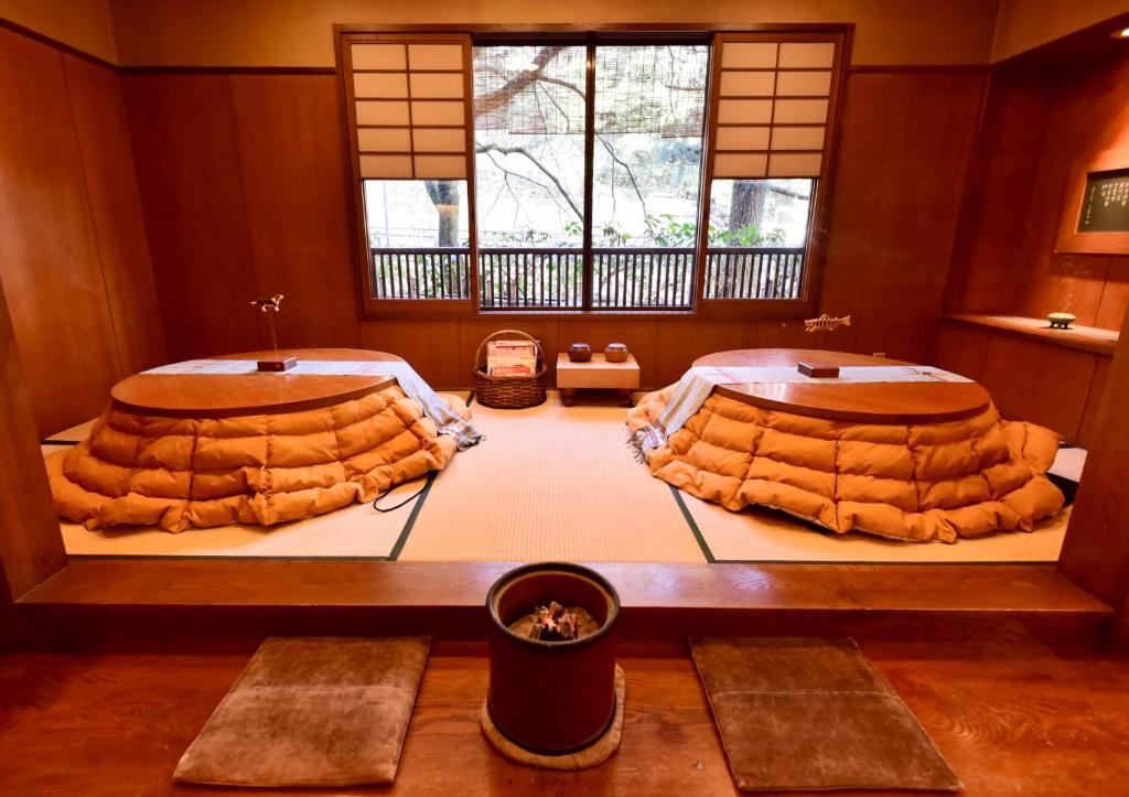 Tocen Goshoboh Kotatsu Room