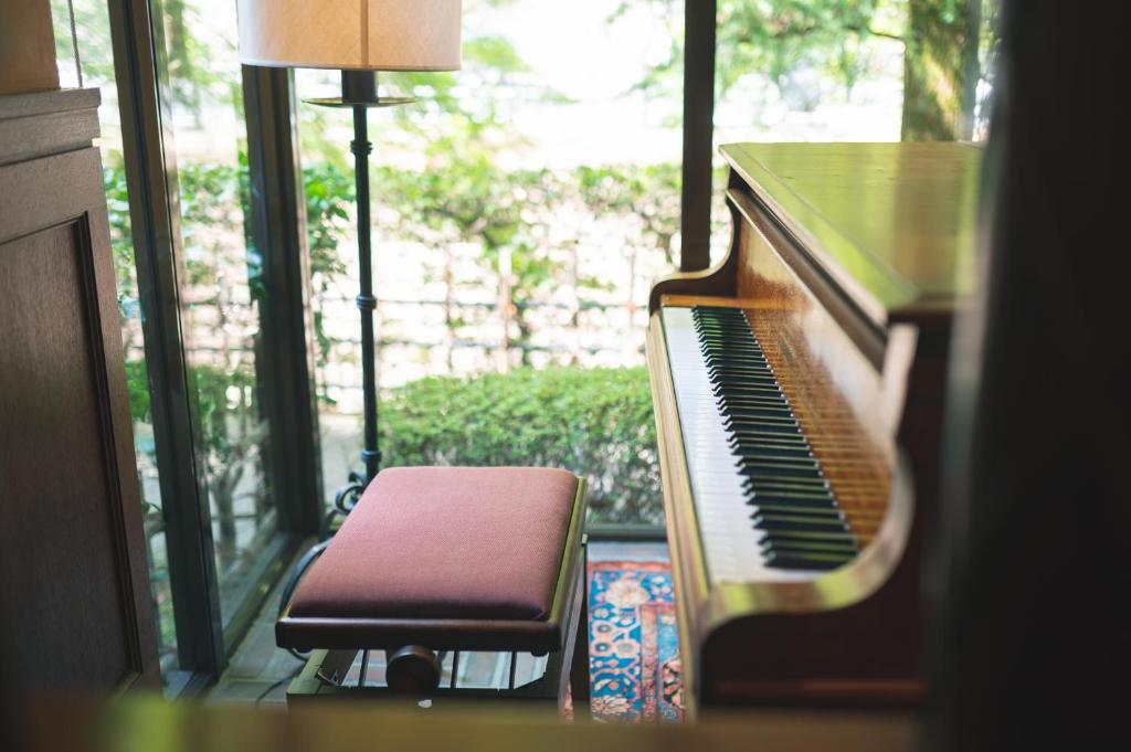 Tocen Goshoboh Piano Window Lamp