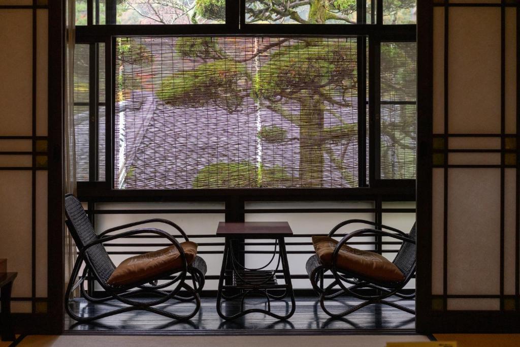 Tocen Goshoboh Seating Area Window View