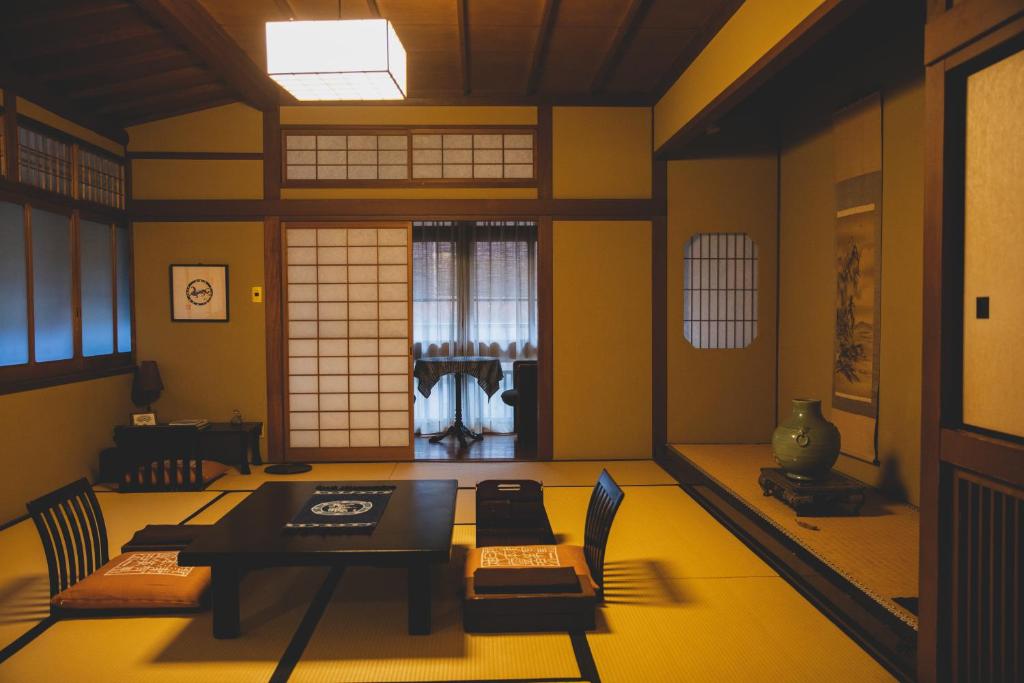 Tocen Goshoboh Traditional Tatami Room