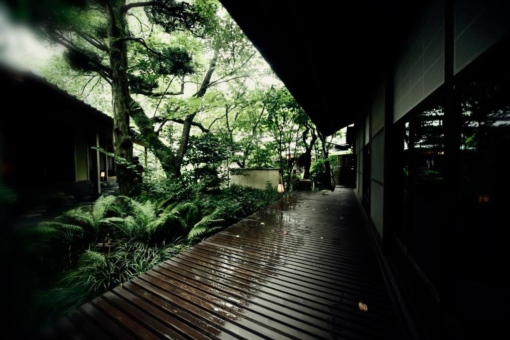 Tocen Goshoboh Wooden Pathway Garden